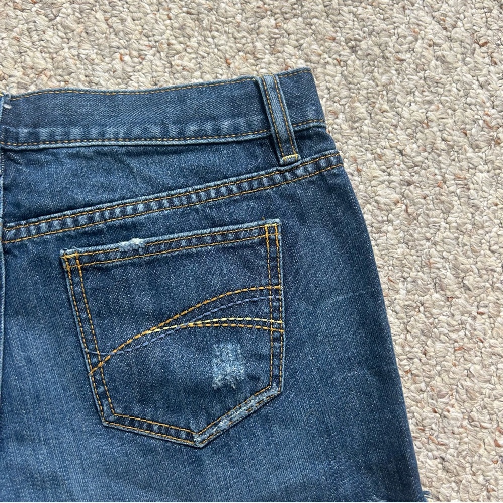Old Navy Low Rise Cut Off Shorts Womens 4 Raw Hem Distressed Blue Jean Denim - Picture 4 of 10